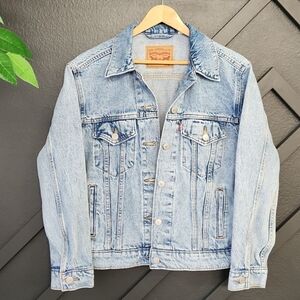 {Levi's} 4 Pockets Light Blue Denim Jacket Small